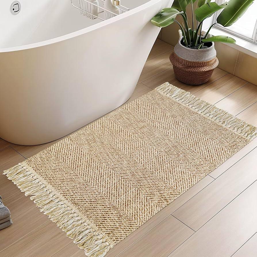 Include soft rugs to⁣ warm up the‌ space in your farmhouse‌ bathroom