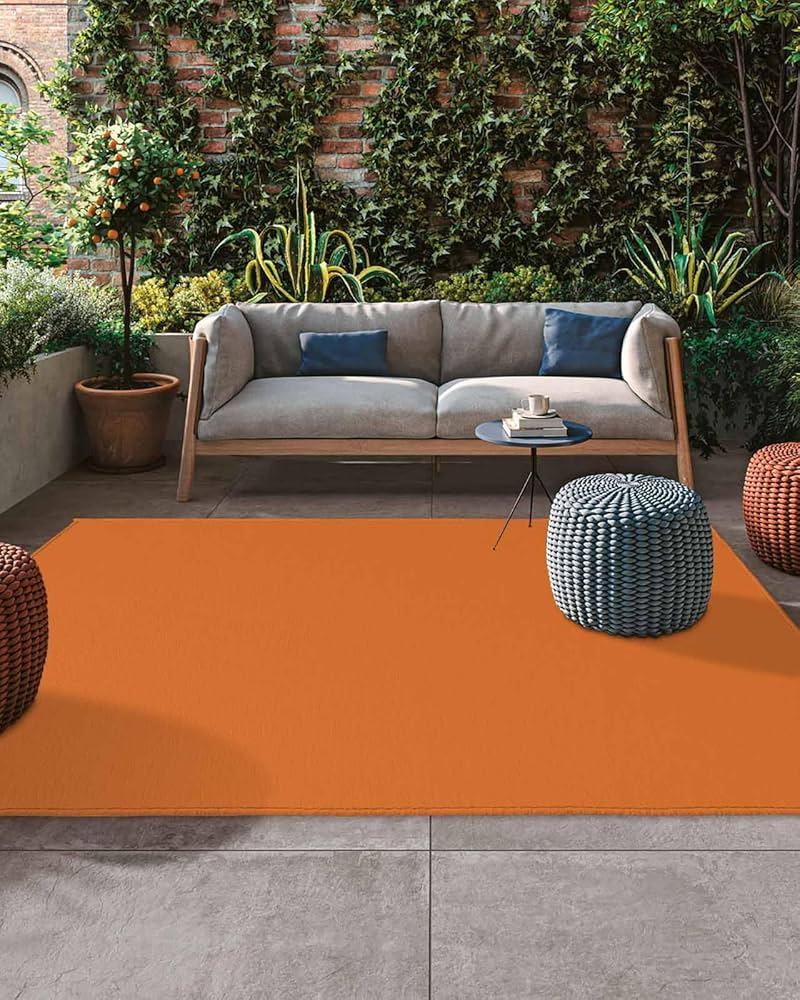 Add outdoor rugs for comfort⁣ in⁤ your backyard