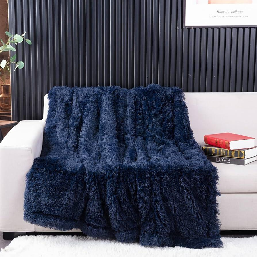 Create a cozy nook with‍ layered blue ​living room blankets