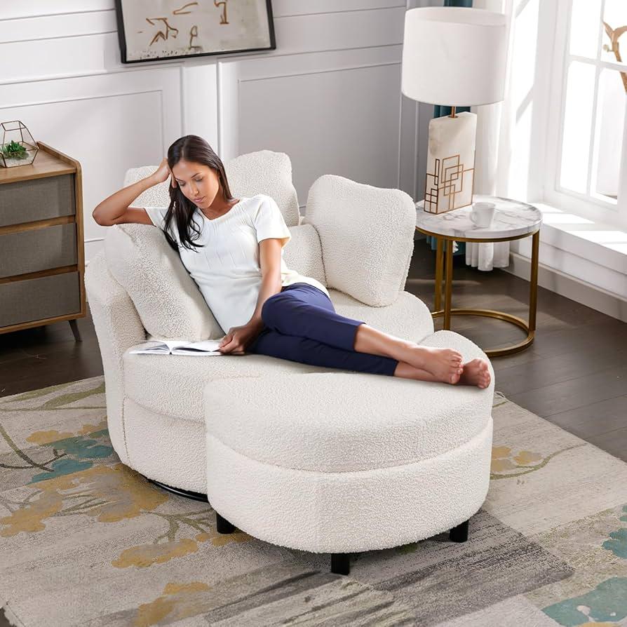 Add a cozy reading nook⁤ with an accent chair‌ in your contemporary living room