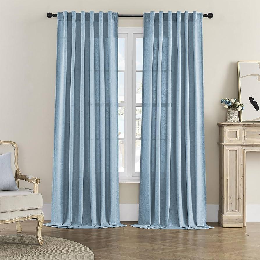 Combine blue curtains with ‍natural light ‍for a breezy blue living ⁣room