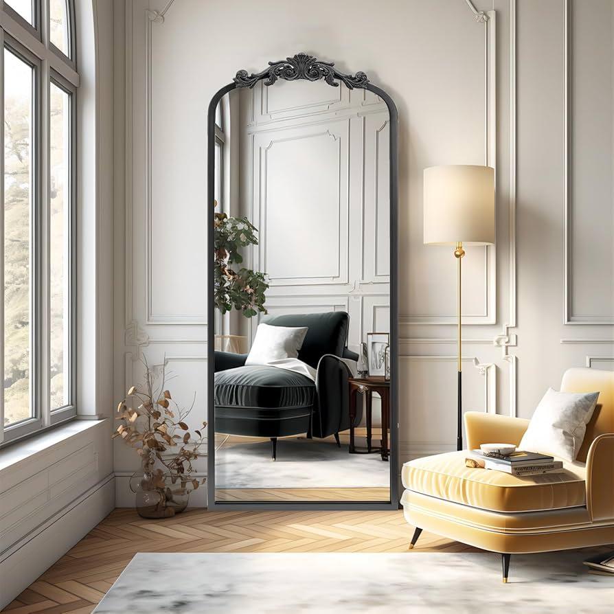 Introduce vintage⁢ mirrors to reflect ‌light and expand ⁢your vintage living room’s space