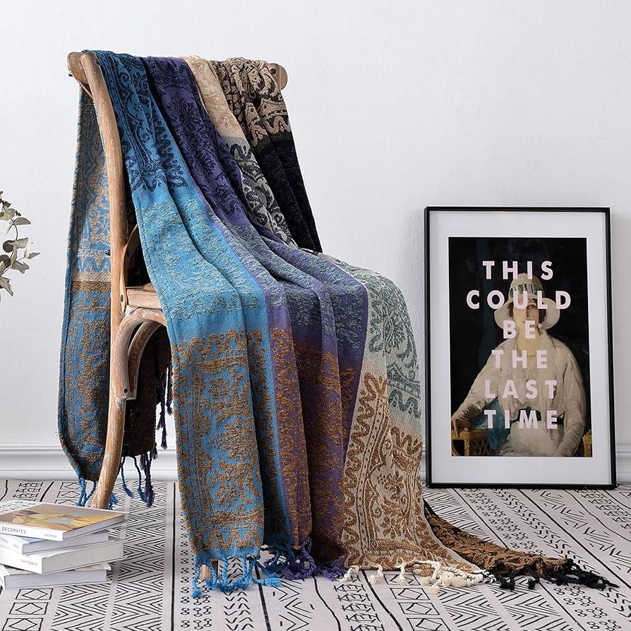 Incorporate colorful ​throw blankets for warmth and⁤ flair in your Boho Living⁢ Room