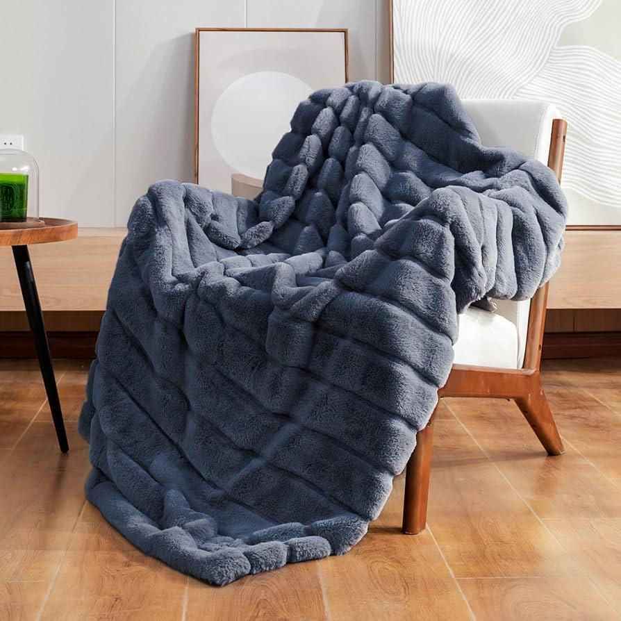 Add a cozy throw blanket in⁣ your ‍blue living‌ room