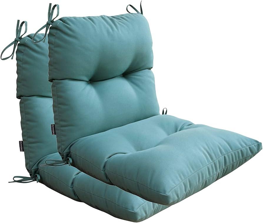 Integrate soft cushions in ‍different ​blue hues for comfort