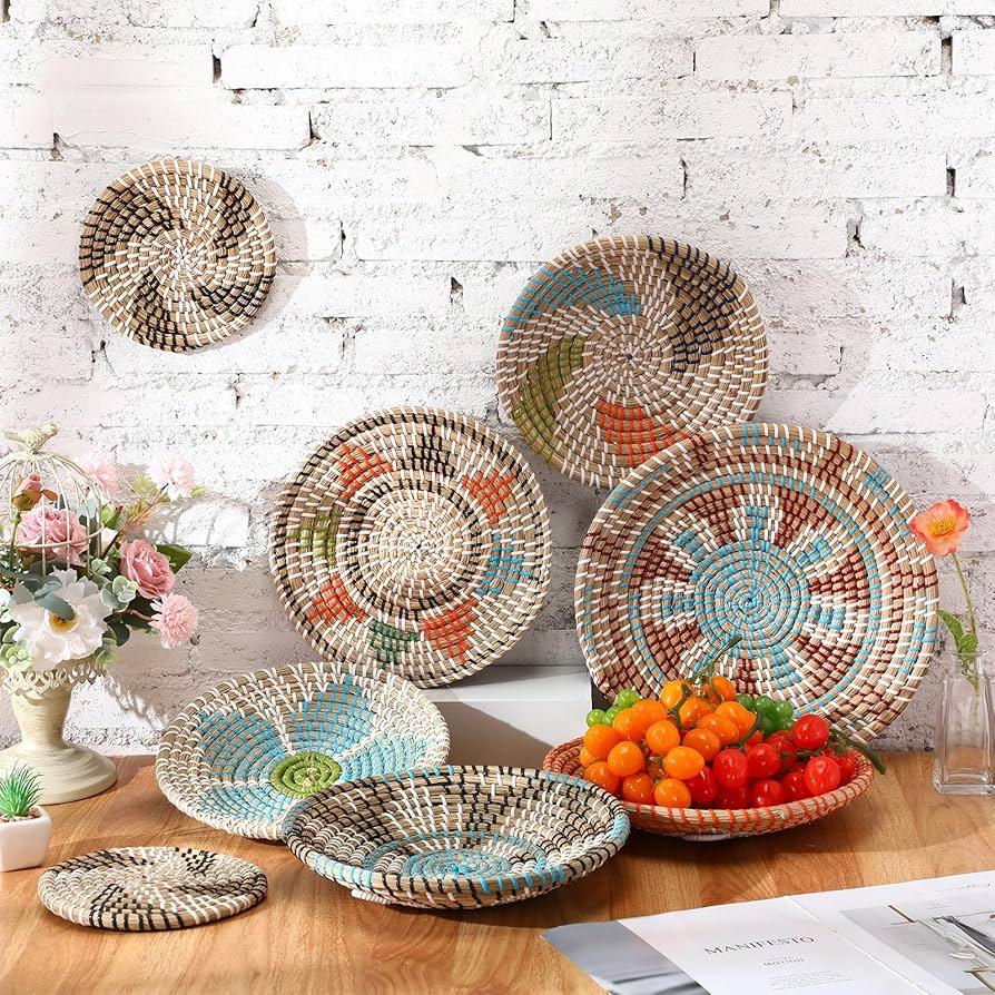 Colorful woven baskets for stylish storage in your boho bathroom