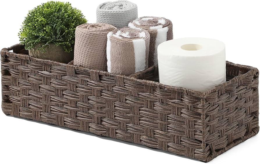 Add⁢ a woven ⁢basket⁣ for stylish organization in your farmhouse⁤ bathroom