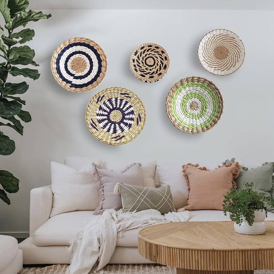 Incorporate‍ woven baskets for ⁢storage ‌and‌ decoration​ in your Boho Living ⁤Room