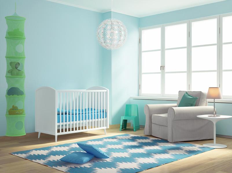 Choose light⁤ colors to ⁢make your⁢ small⁢ nursery​ feel larger