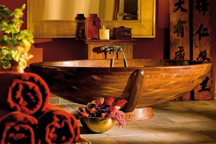 Choose a freestanding wooden bathtub for⁢ a luxurious, spa-like experience ⁤in your wooden bathroom