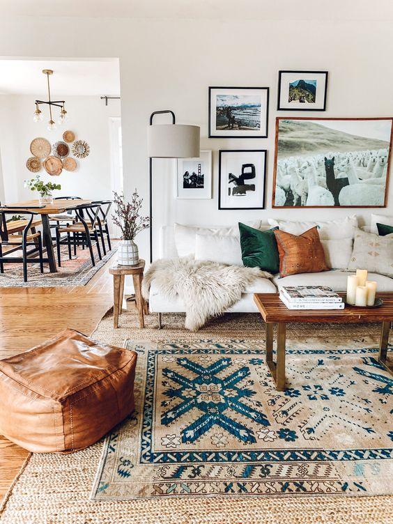 Layer textured rugs to create warmth and depth in ⁢your Boho Living Room