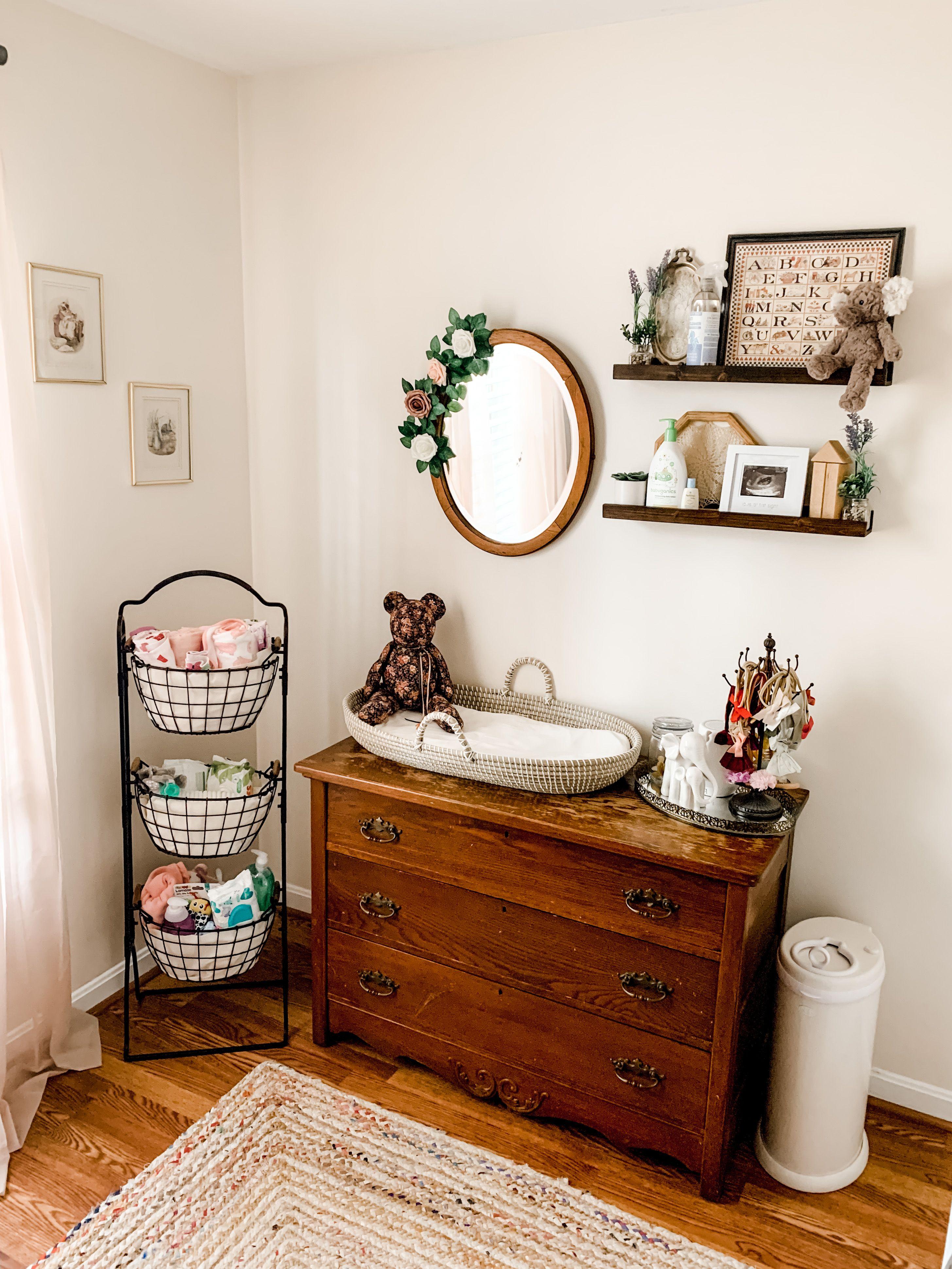 Vintage dresser as a charming statement⁤ piece in⁣ your Nursery ‍Nook