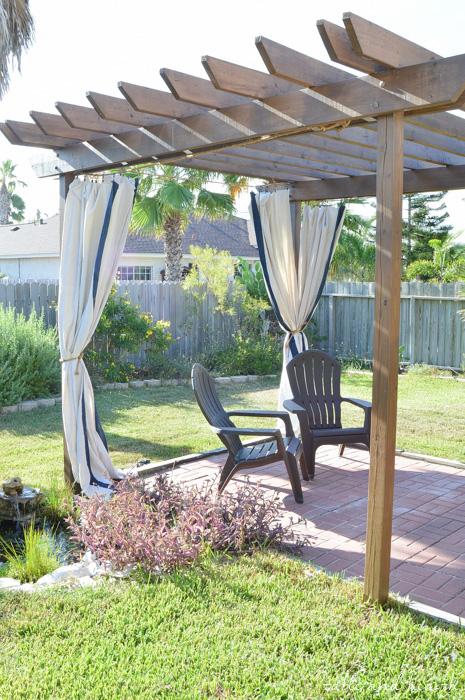 Install⁣ a pergola for ​shade and style in your⁤ backyard