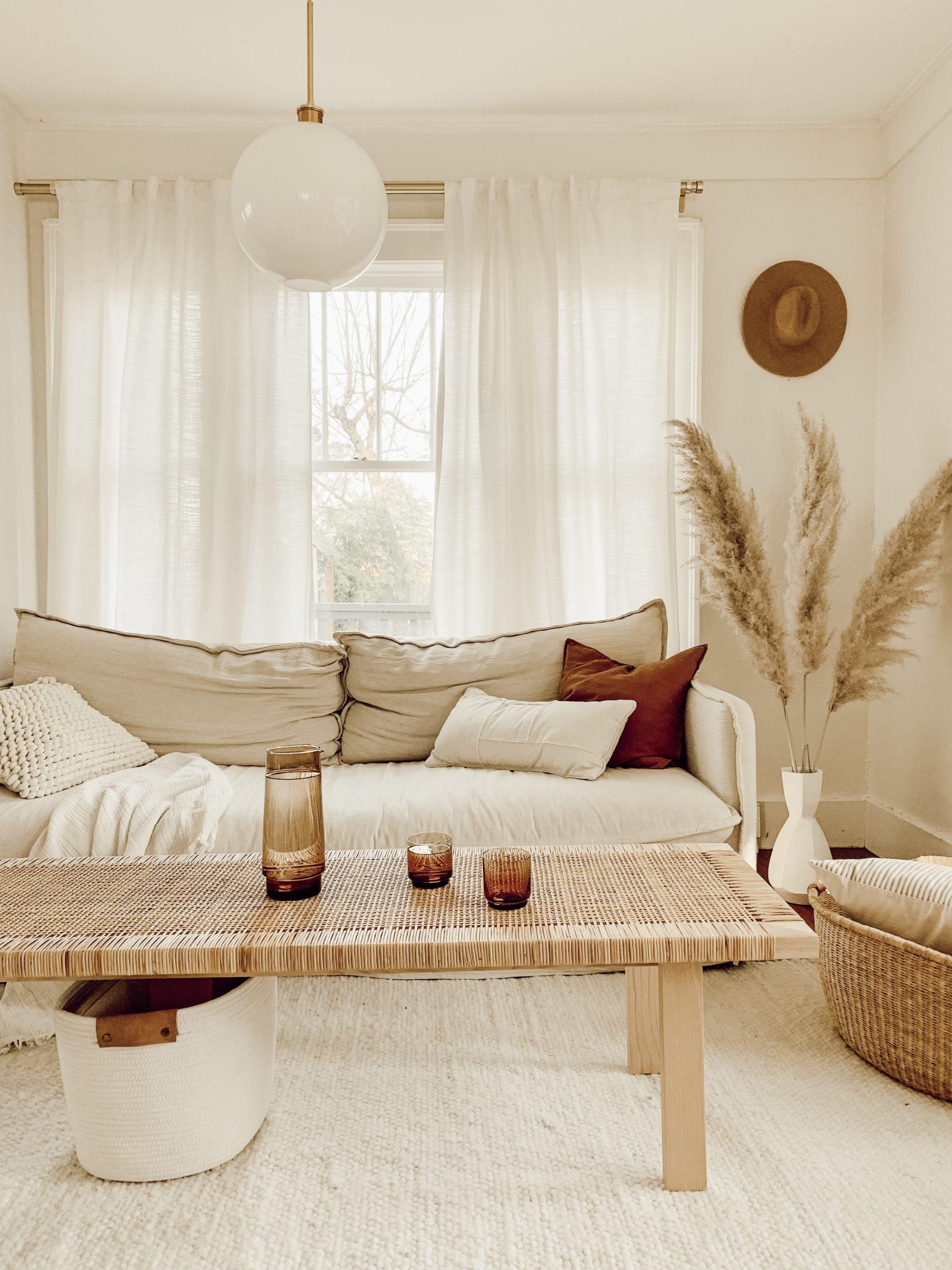 Embrace earthy tones to create⁢ a cozy atmosphere in your living room