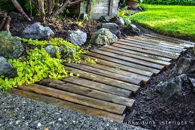 Pallet Garden ‌Pathway: Create a walkway lined with fragrant‍ plants and pallets