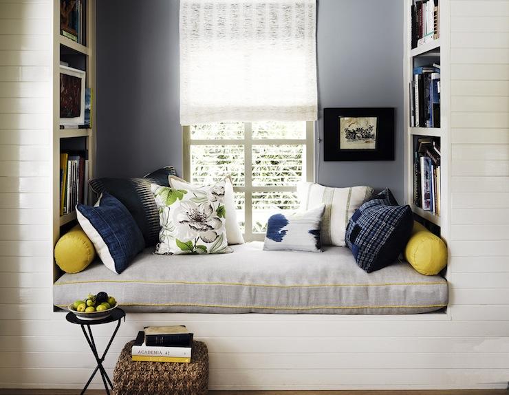 Create a cozy reading ⁢nook with the functional bedroom trend ⁣of incorporating seating areas