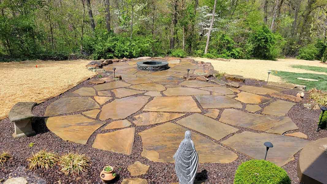 Use natural stones ‌for ‍a rustic‌ backyard patio