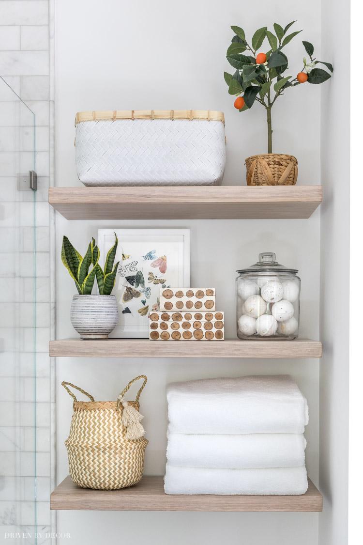 Use‍ open⁢ shelving to showcase your favorite ⁢boho bathroom decor