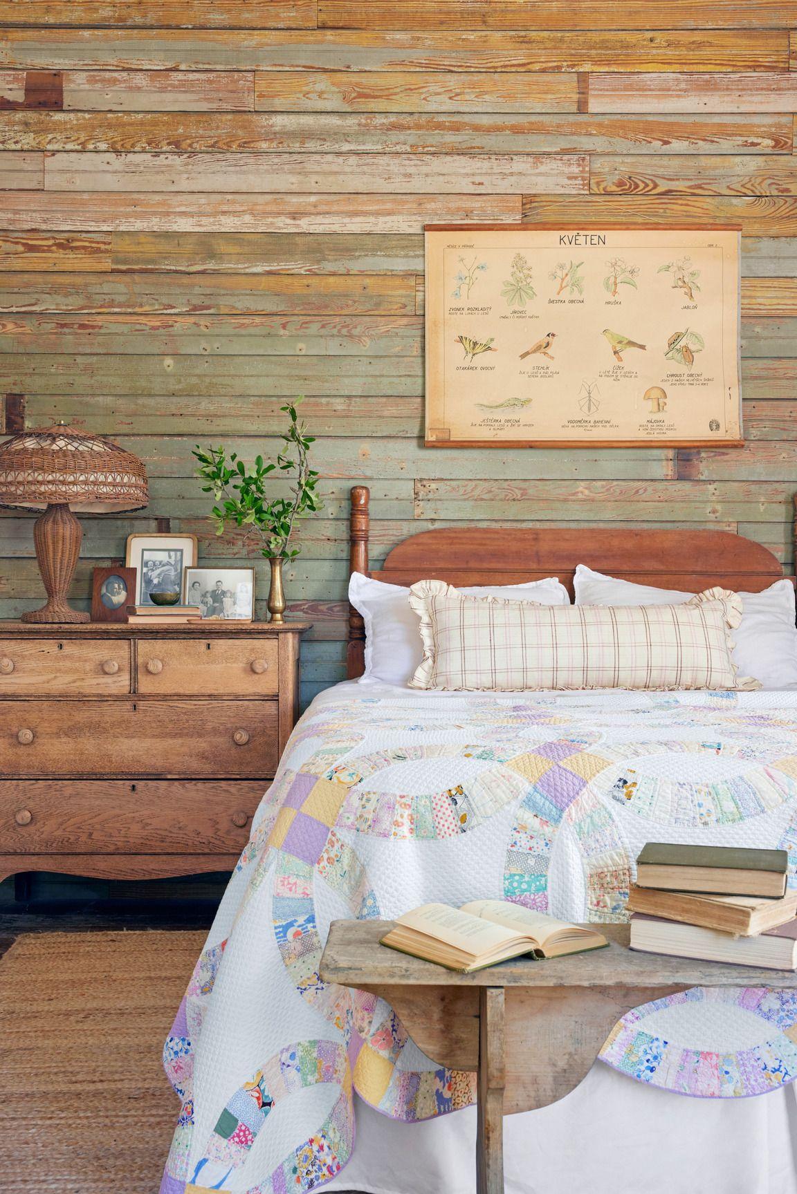 Farmhouse ‍Bedroom: Combine comfort with a touch of ⁢countryside​ charm