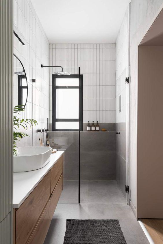 Choose minimalistic ⁤decor to keep your wooden bathroom serene‌ and uncluttered