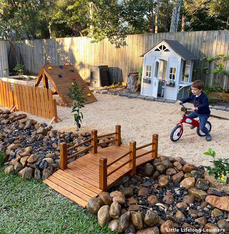 Create⁢ a play ⁣area for kids ⁣in your backyard