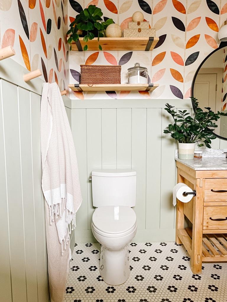 Embrace natural‍ textures with a boho bathroom wooden⁢ accent⁣ wall