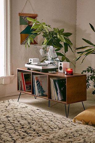 Incorporate a record ‍player for ‌timeless tunes ⁤in your Vintage Living Room⁤ space