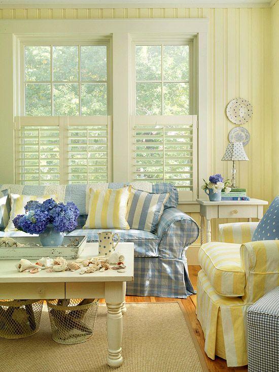 Infuse your blue living room ⁤with a splash of yellow accessories