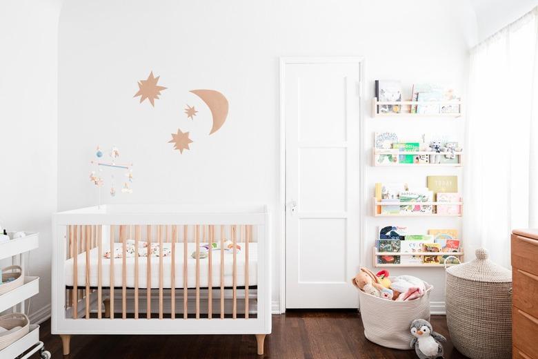 Decorate with mirrors to create ​the illusion of‍ space in small nursery