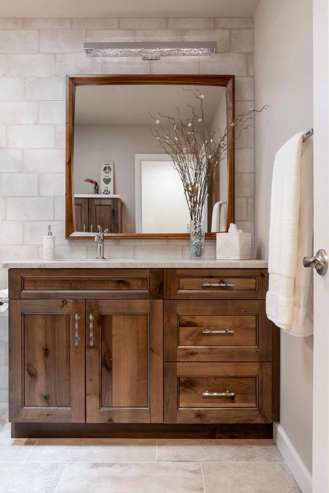 Make a statement⁣ with custom wooden ⁣cabinetry in your wooden bathroom renovation