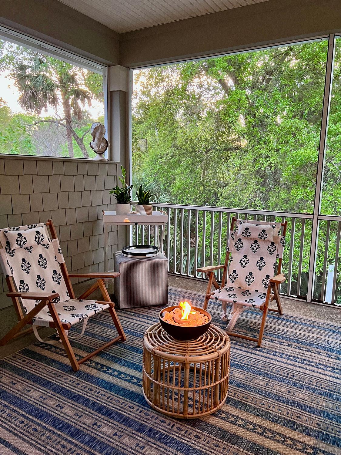 Add⁢ a small fire pit to your screened porch‍ for warmth