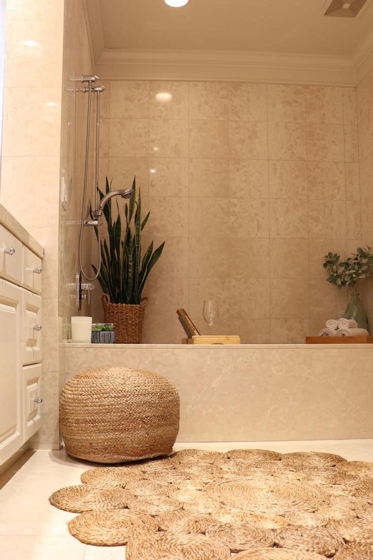 Embrace⁣ natural textures with bamboo accents in your⁢ boho bathroom