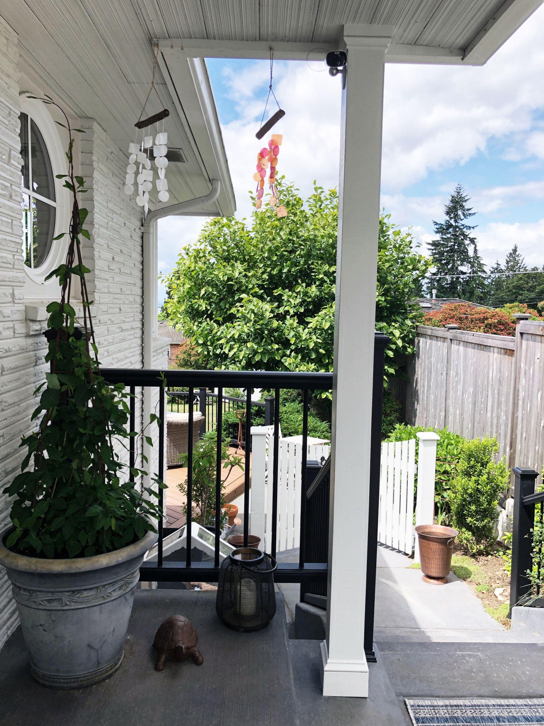 Hang wind ⁣chimes⁤ for​ delightful⁤ sounds on your Screened Porch