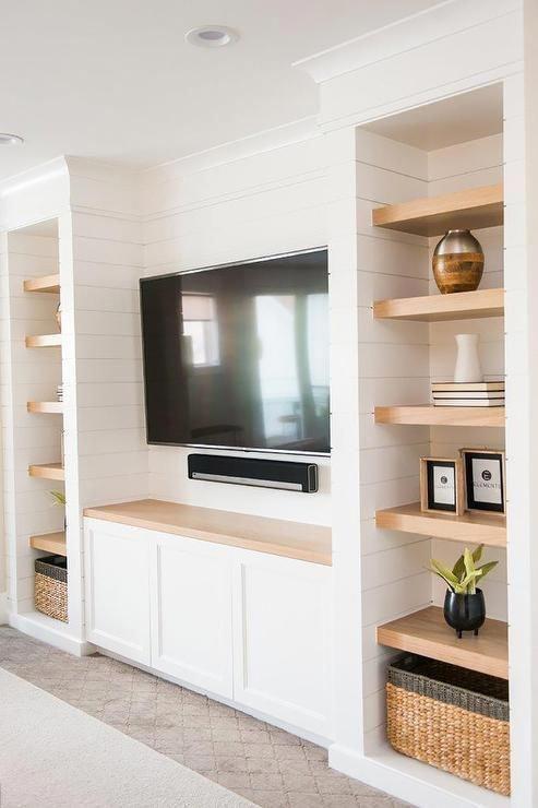 Consider ‌built-in shelves⁢ for functional⁣ aesthetics ⁤in ‍your ‌Contemporary Living Room