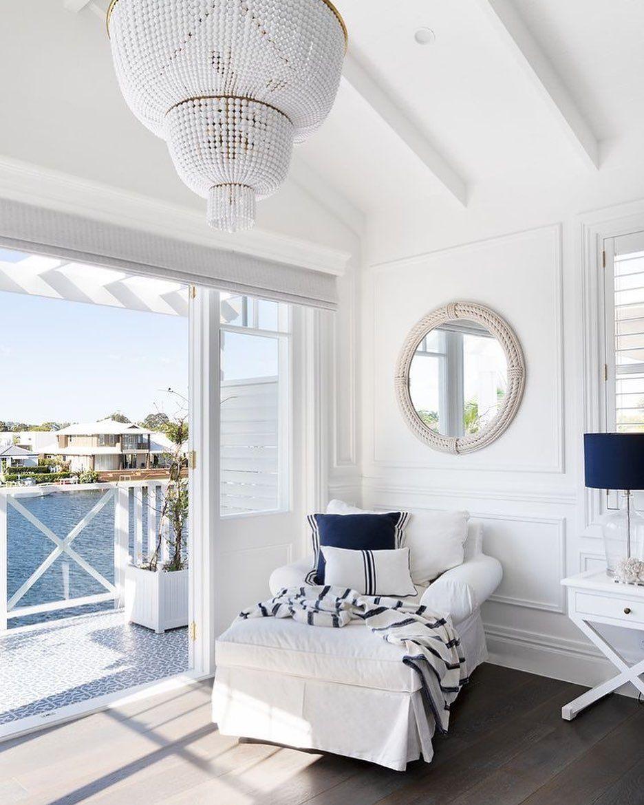 Nautical Living⁤ Room: Marine ⁣motifs⁣ and seaside colors evoke‍ vacation vibes