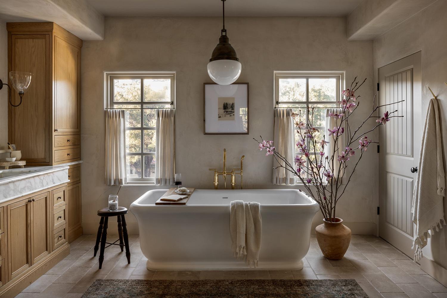 Decorate⁣ with soft, neutral ⁢colors to create ⁤a ⁣calming ‍atmosphere in your Farmhouse Bathroom