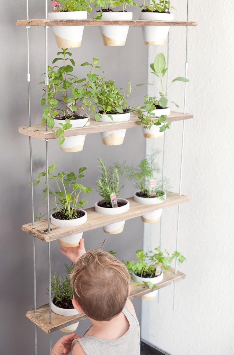 Herb Tower Pallet Garden: Grow herbs‌ in a stacked, organized manner