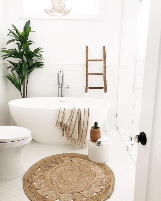 Driftwood accents bring nature into your boho bathroom space