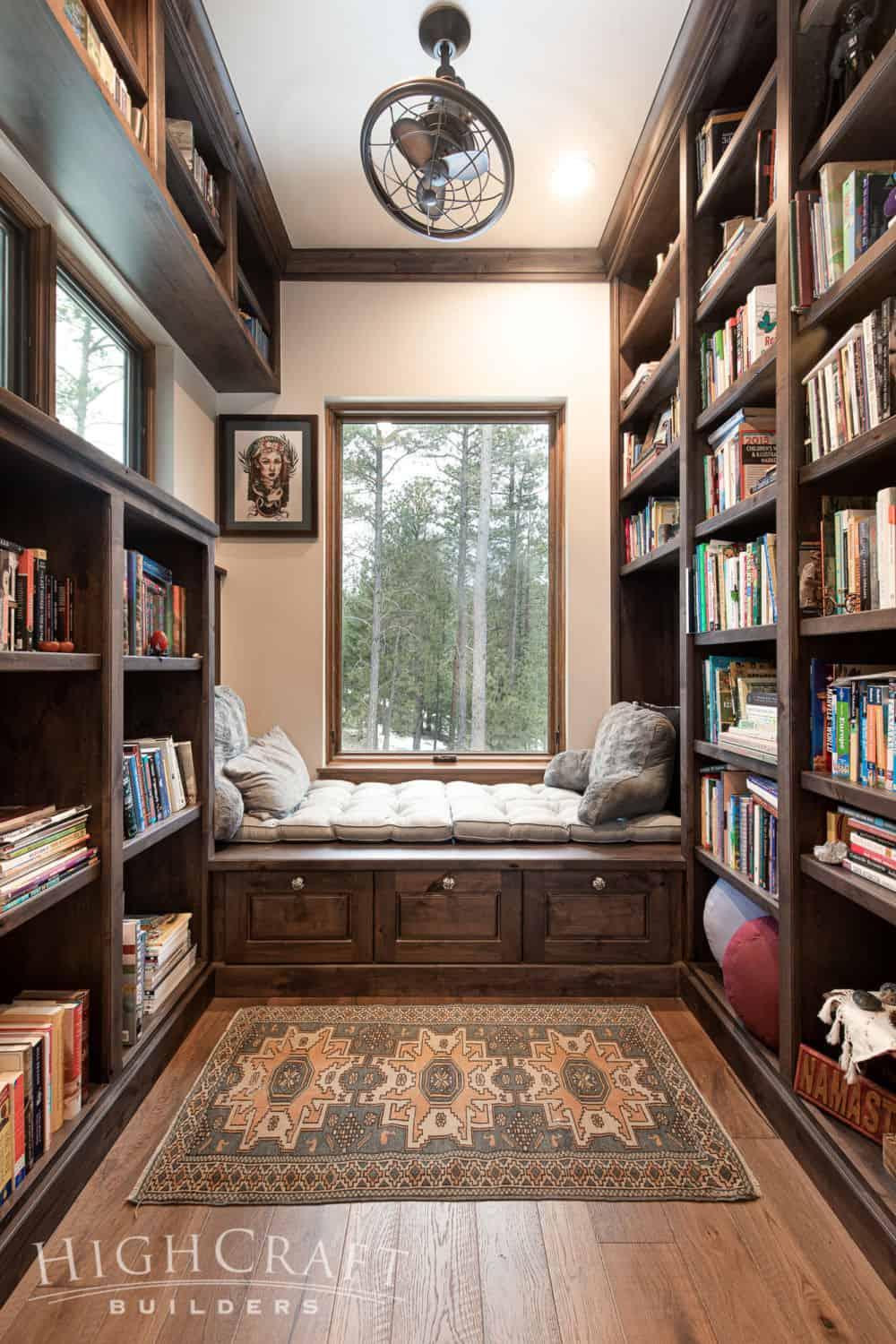 Create ⁤a reading nook with comfortable​ seating for an eclectic bathroom break ⁢area