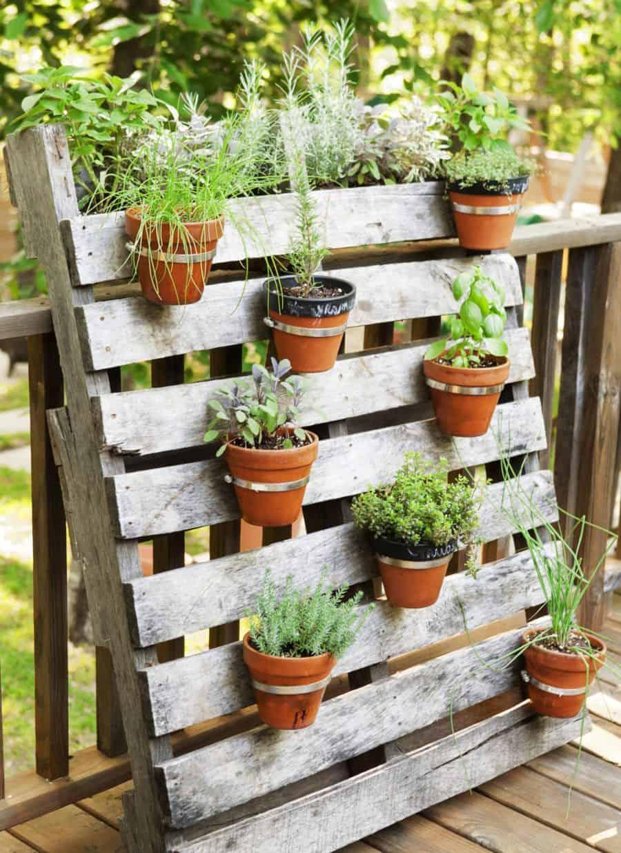 Cozy Pallet​ Garden Lounge ⁣Area for Relaxation