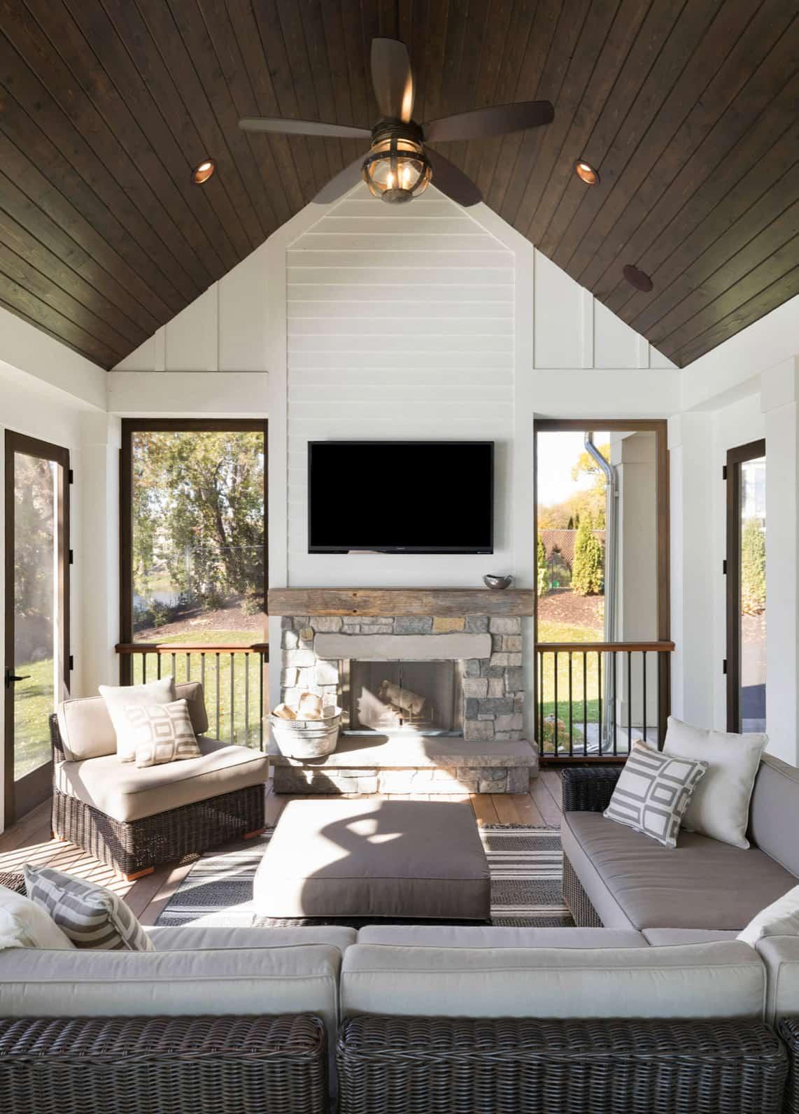 Install a fireplace for ​warmth‍ in your ⁣screened porch