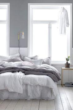 The monochrome bedroom trend offers sleek sophistication through a palette of⁤ blacks and whites