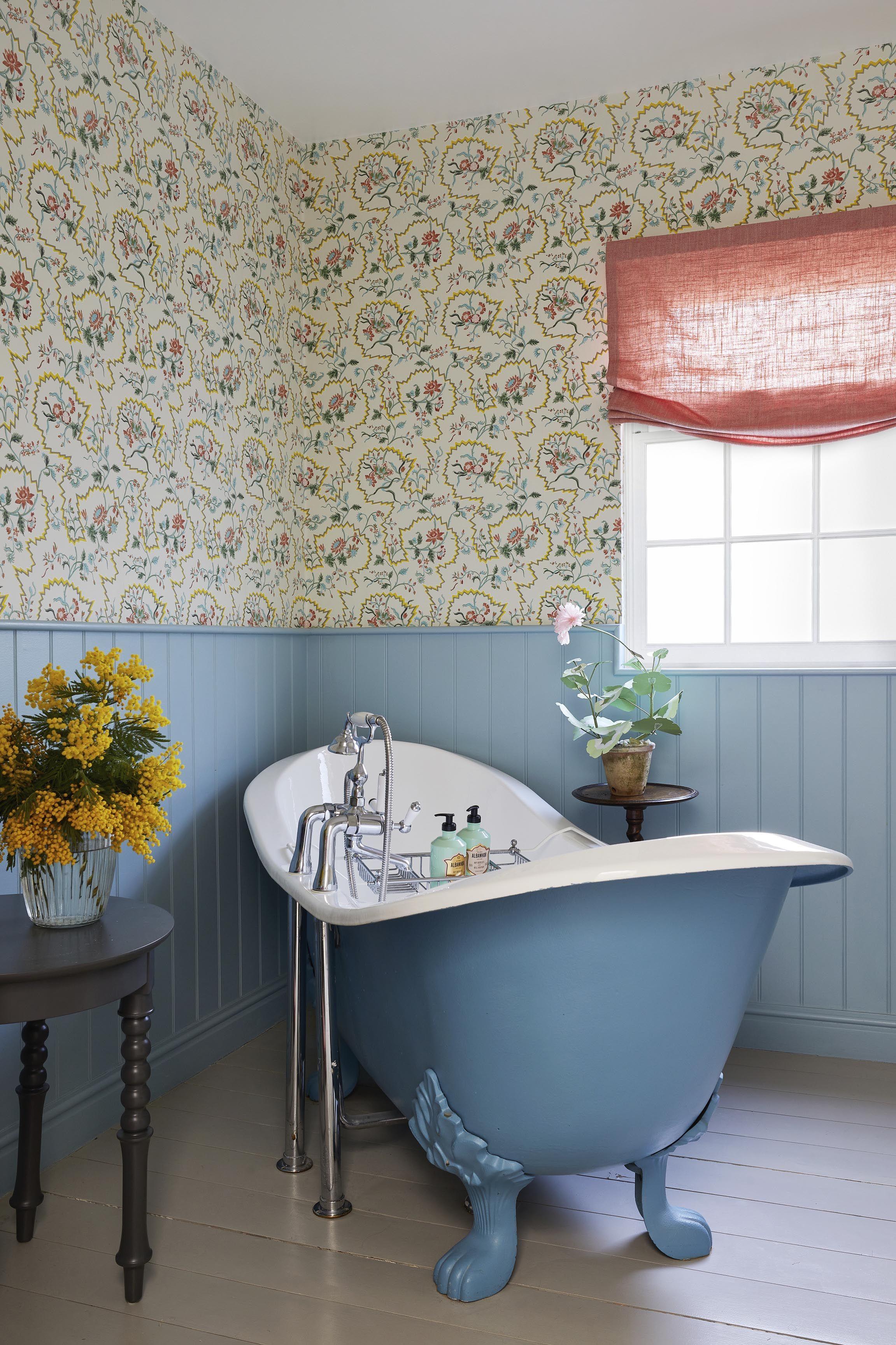 Bold wallpaper adds ‌character and flair‌ to your ‍farmhouse bathroom walls