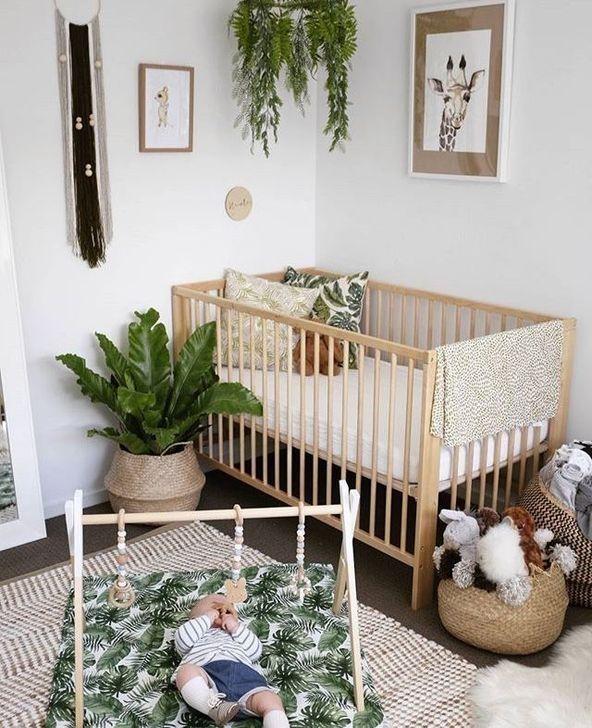 Add a touch of greenery ‌with⁤ potted plants to enhance your ⁤nursery nook