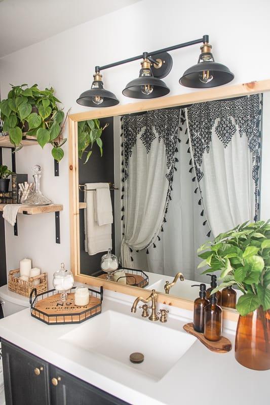 Layered textiles, like throw rugs and shower⁤ curtains, enhance an eclectic bathrooms cozy vibe