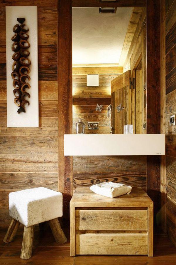 Incorporate a ⁤wooden stool for added comfort in your Chalet Bathroom