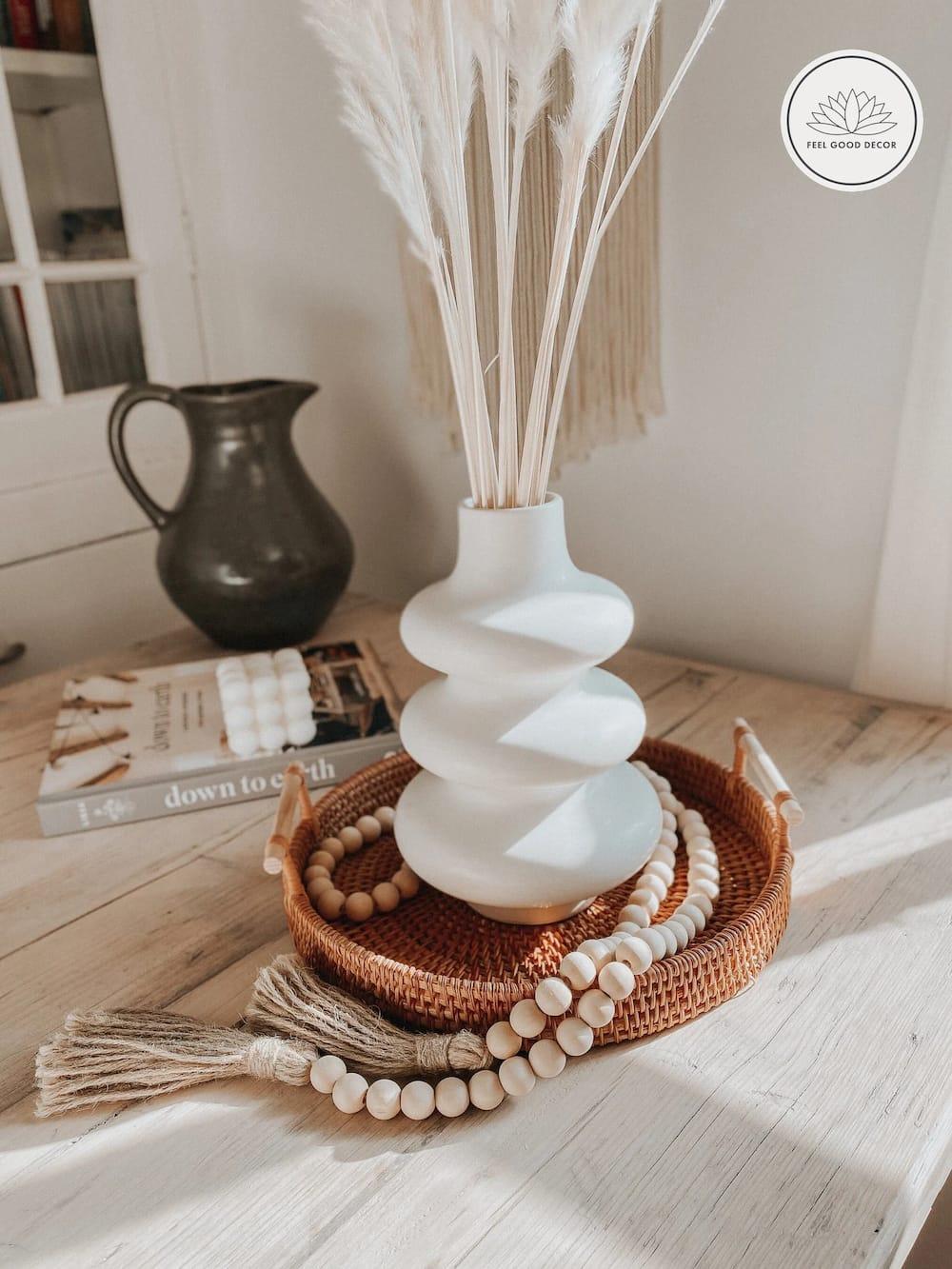 Handmade ⁢ceramic vases showcase fresh blooms⁤ in your ‌lovely Boho⁢ Living ⁣Room