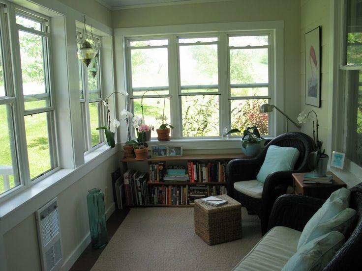 Create​ a reading nook‌ with bookshelves on your screened porch