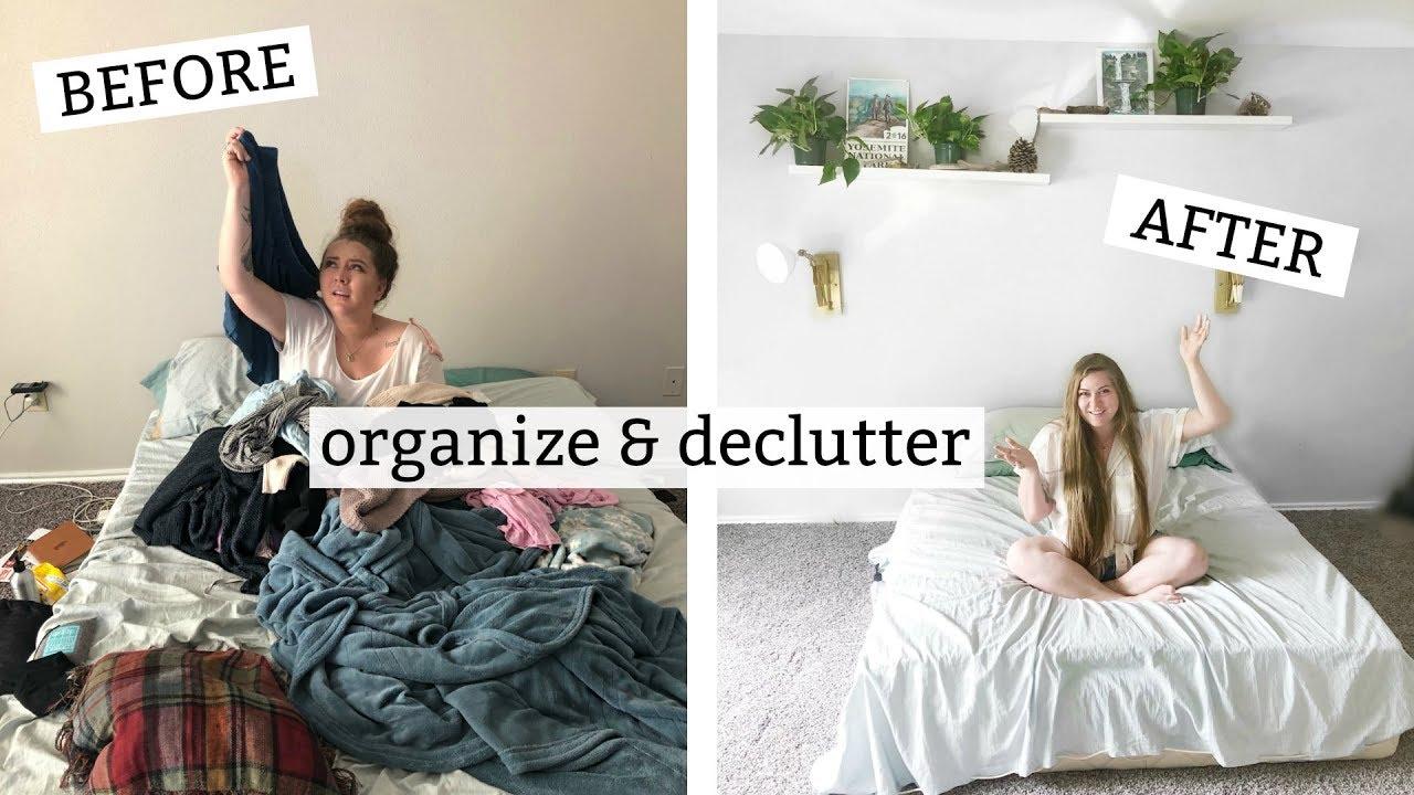 Embrace decluttering for a serene minimalist bedroom ⁤atmosphere