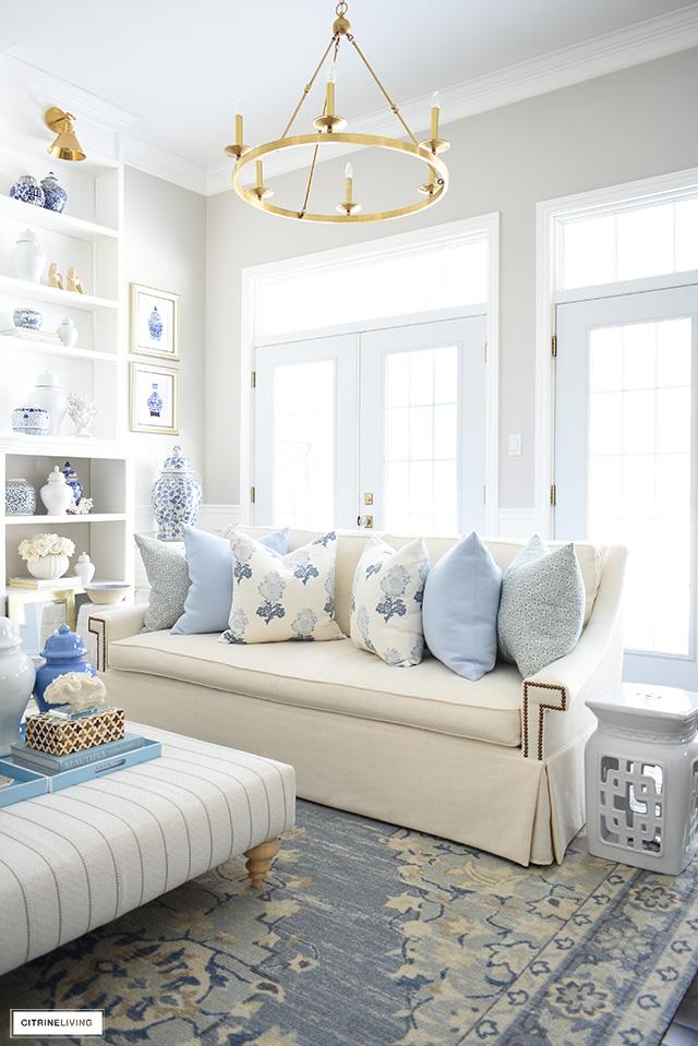 Embrace coastal vibes with soft⁢ blue​ living⁢ room ‌decor